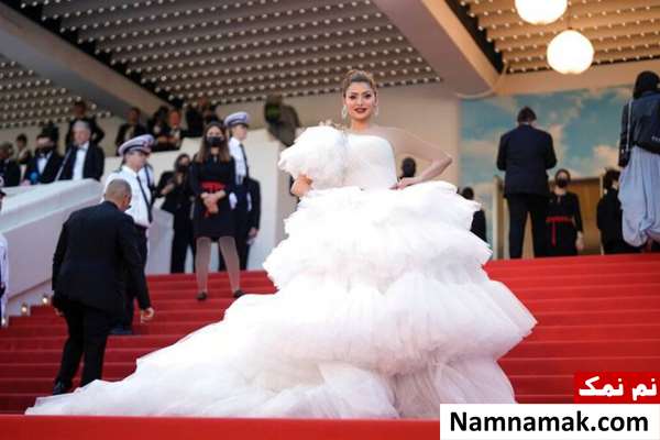 جشنواره کن Urvashi Rautela در لباسی از برند تونی وارد