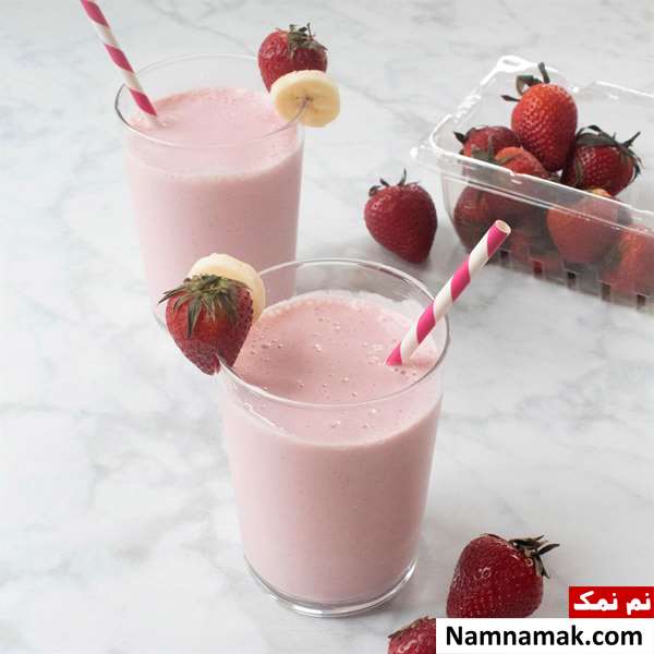 اسموتی موز و توت فرنگی