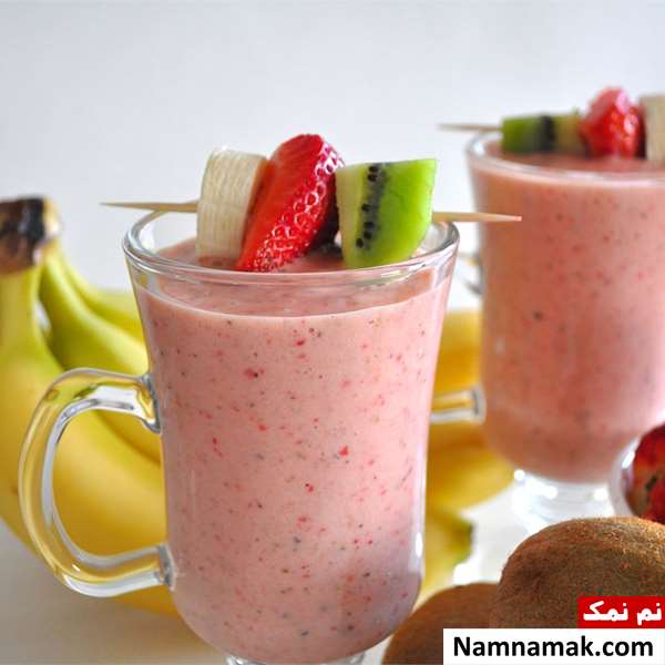 اسموتی موز و توت فرنگی