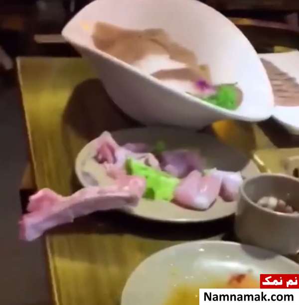 زنده شدن عجیب سینه مرغ در حین سرو غذا!