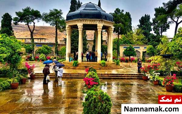 آرامگاه حافظ از مکان های دیدنی و تفریحی شیراز 