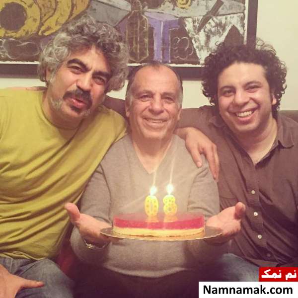 سروش صحت در کنار خشایر موحدیان و پدرش