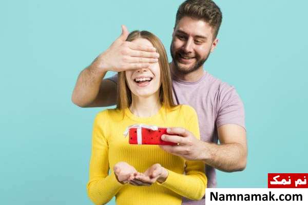 هدیه دادن در دوران نامزدی نکات هدیه دادن به همسر
