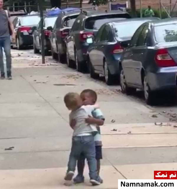 احساس صادقانه لحظه جالب رسیدن دو دوست به یکدیگر