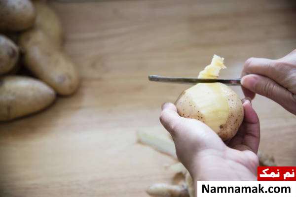 پوست سیب زمینی برای رفع چربی ظروف 