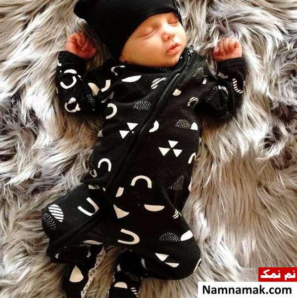 لباس پوشاندن نوزاد لباس پوشاندن نوزاد تازه متولد شده