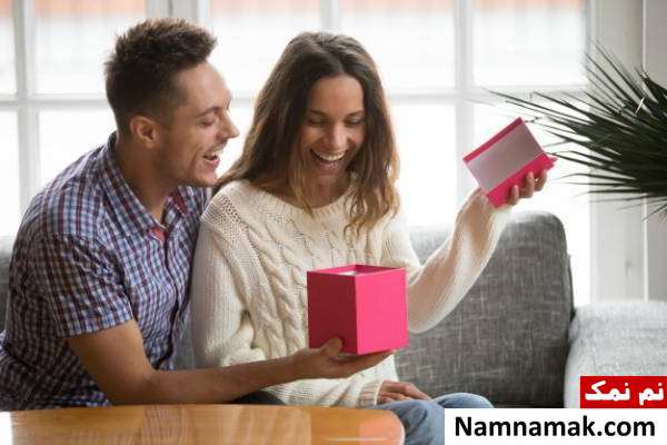 هدیه مناسب نکات هدیه دادن به همسر