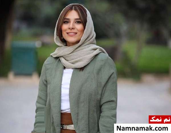 سحر دولتشاهی سحر دولتشاهی در مراسم رونمایی از آلبوم افسانه چشم هایت