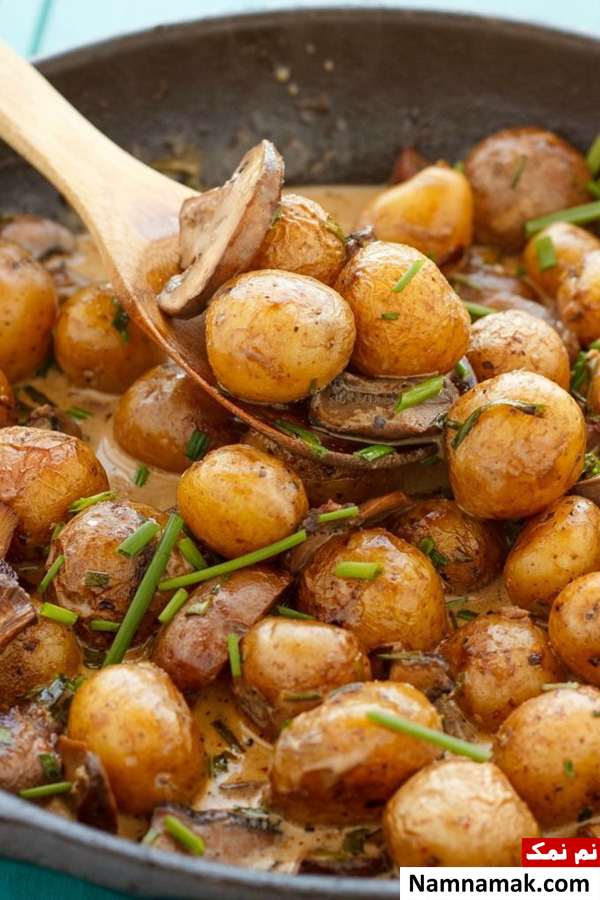 سیب زمینی کبابی با سس قارچ طرز تهیه سیب زمینی کبابی با سس قارچ