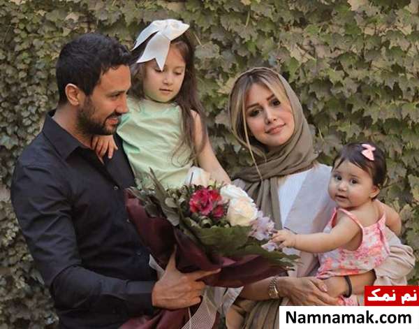شاهرخ استخری و همسرش در کنار دخترانش