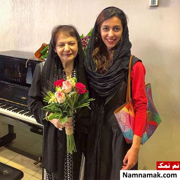 یلدا صمدی و چیستا غریب