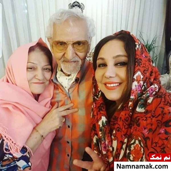 پدر و مادر بهنوش بختیاری بهنوش بختیاری در کنار پدر و مادرش