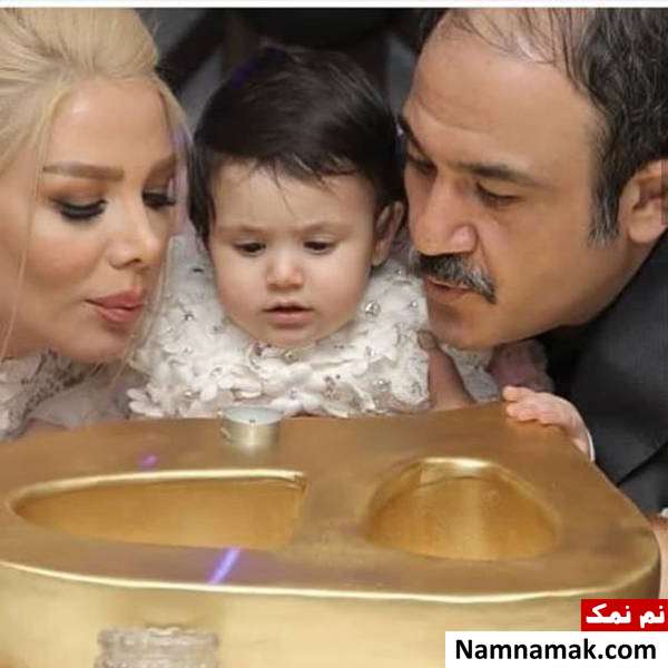 عکس خانوادگی مهران غفوریان با همسر و فرزندانش مهران غفوریان در کنار همسر و دخترش هانا