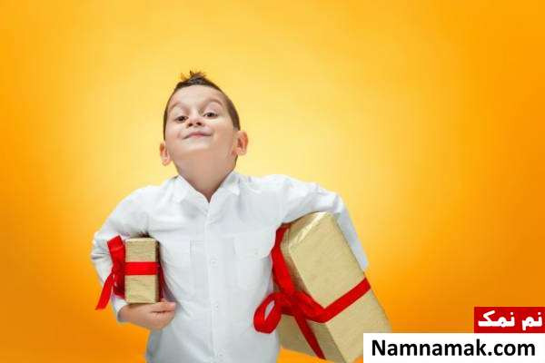 هدیه دادن به کودکان در عید نوروز