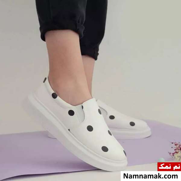 مدل های شلوار مشکی با کفش سفید اسپرت و رسمی