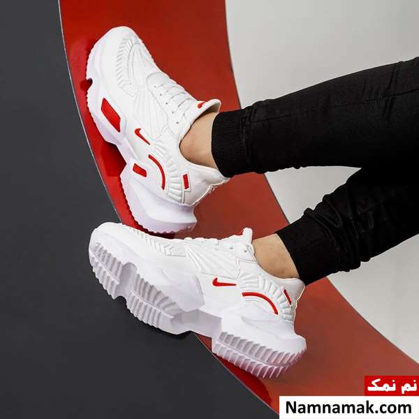 مدل شلوار مشکی با کتانی سفید