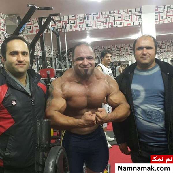 کاظم نوربخش در کنار برادرانش