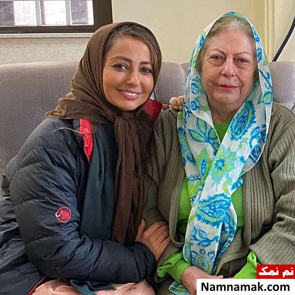 نفیسه روشن در کنار ثریا قاسمی