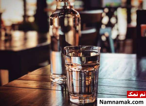 نوشیدن آب نوشیدن آب برای خنک شدن بدن
