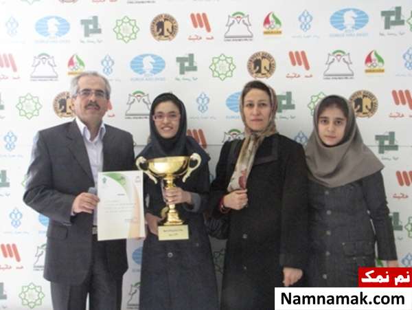 پدر و مادر و خواهر رعنا حکیمی فرد