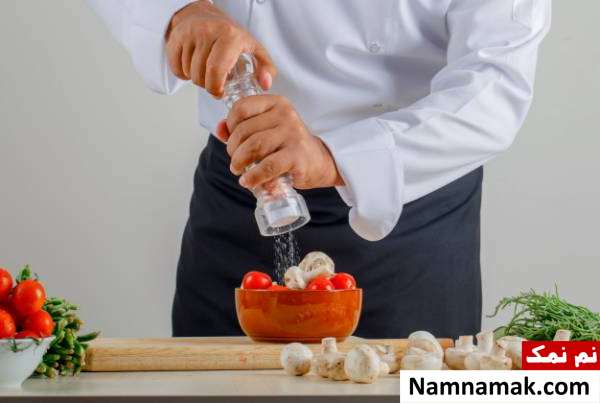 افزودن نمک به غذا از عادات غذایی بد در ایران