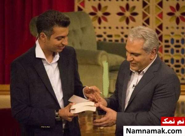 عادل فردوسی پور در کنار مهران مدیری