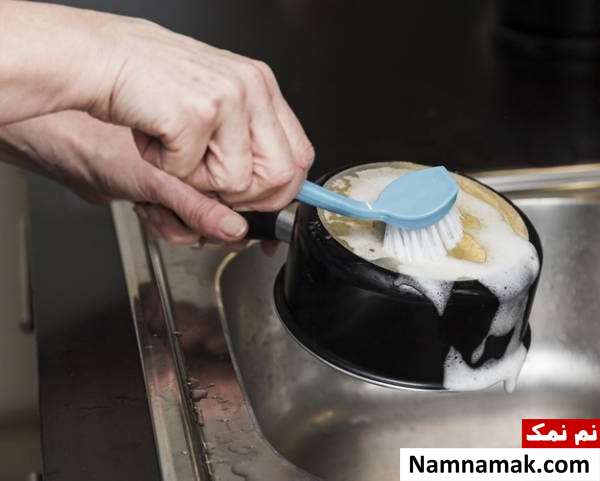رفع چربی قابلمه از کاربردهای نمک