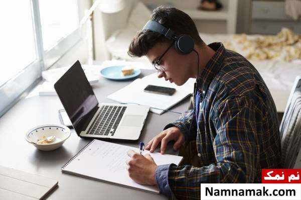 هنگام مطالعه موسیقی گوش بدیم یا نه؟ آهنگ در زمان درس خواندن