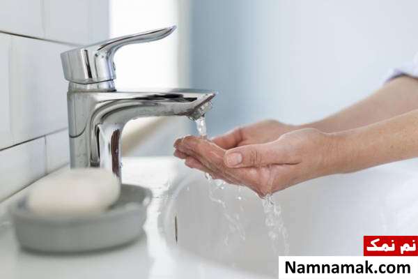 روش صحیح استفاده از قطره گوش + نبایدها شستن دست با آب و صابون
