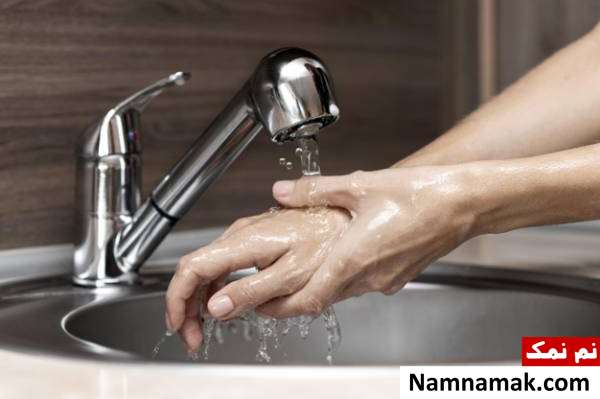 شستن دست برای رفع بوی ماهی