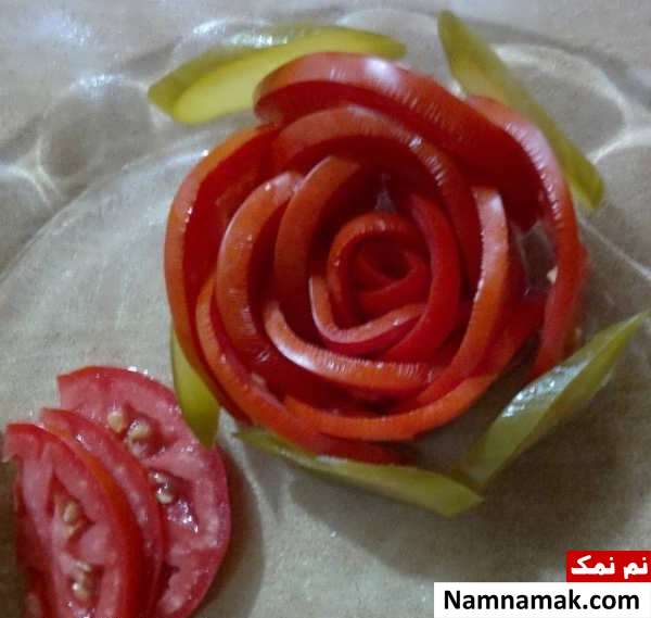 تزیین خیار و گوجه به شکل گل