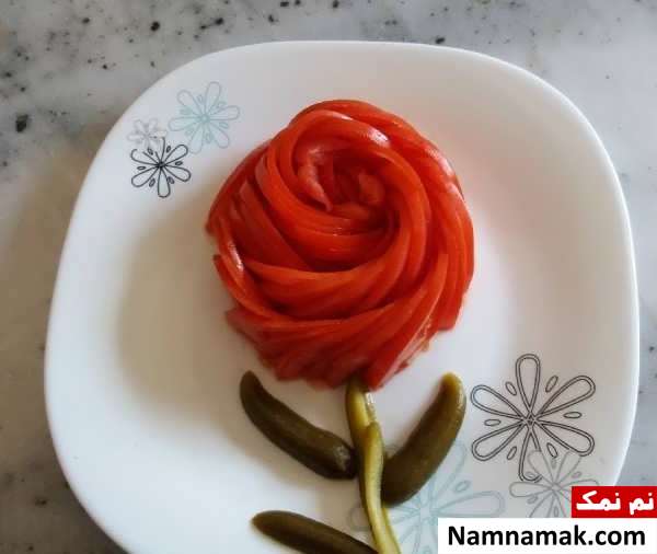 تزیین خیار و گوجه به شکل گل