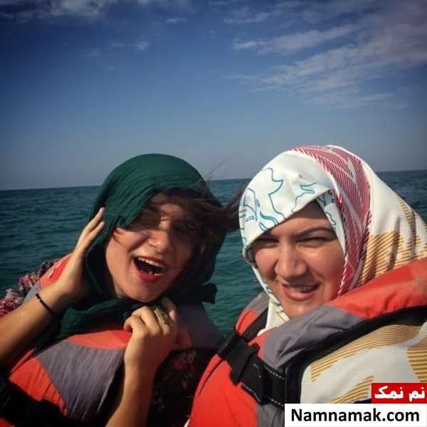 نفیسه زارع و مادرش