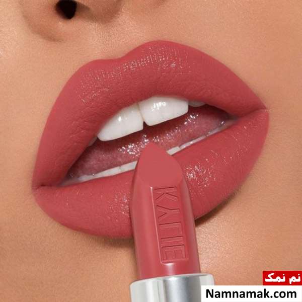 آرایش لب غنچه ای