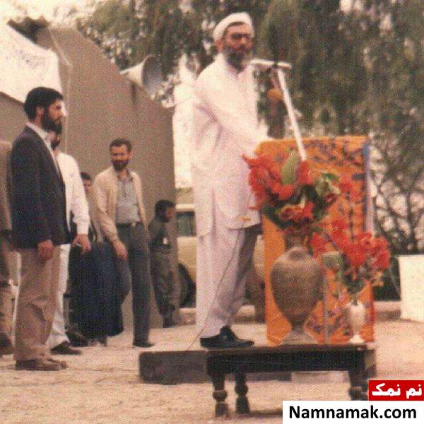 تصویر کمتر دیده شده از مقام معظم رهبری ، در سفری که به محل تبعیدشان داشتند تصویر کمتر دیده شده از مقام معظم رهبری ، در سفری که به محل تبعیدشان داشتند