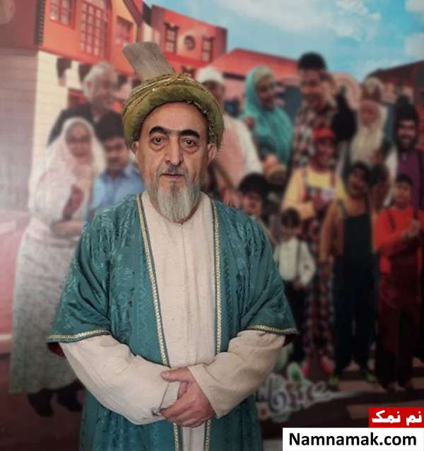 تورج نصر در نقش کاتب در سریال محله گل و بلبل