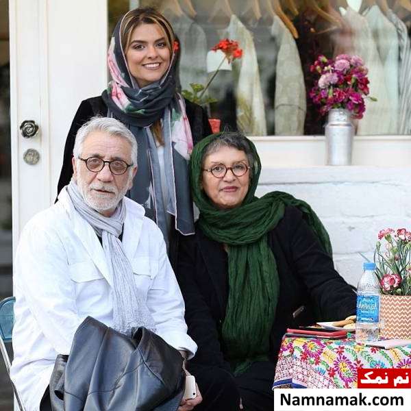 تصاویری از دنیا مدنی و مادرش رویا تیموریان دنیا مدنی و مادرش در کنار مسعود رایگان