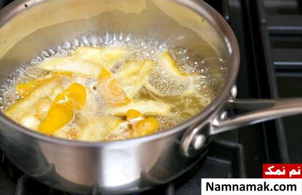 جوشاندن پوست لیمو برای رفع بوی غذا