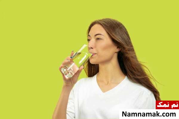 بهترین درمان عوارض پوستی ناشی از استرس خوردن آب برای مرطوب کردن پوست