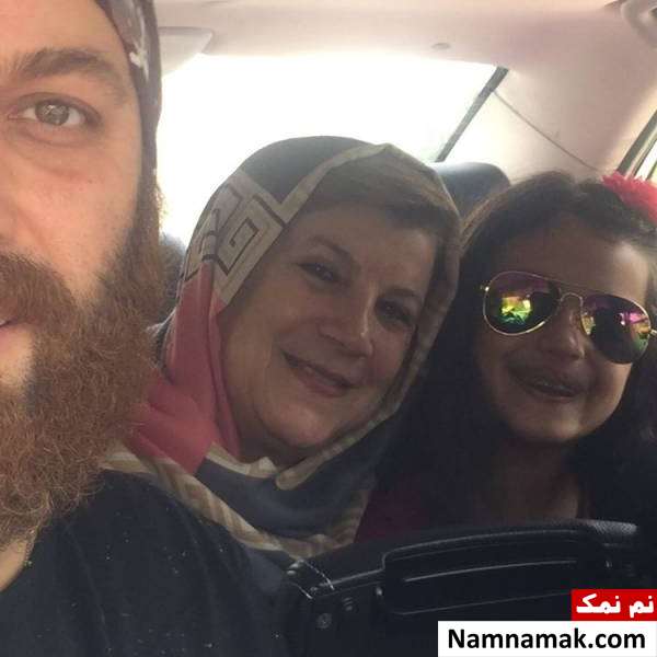 تصاویری جدید و دیدنی از بازیگران و مادرانشان امیررضا دلاوری در کنار مادر و دخترش