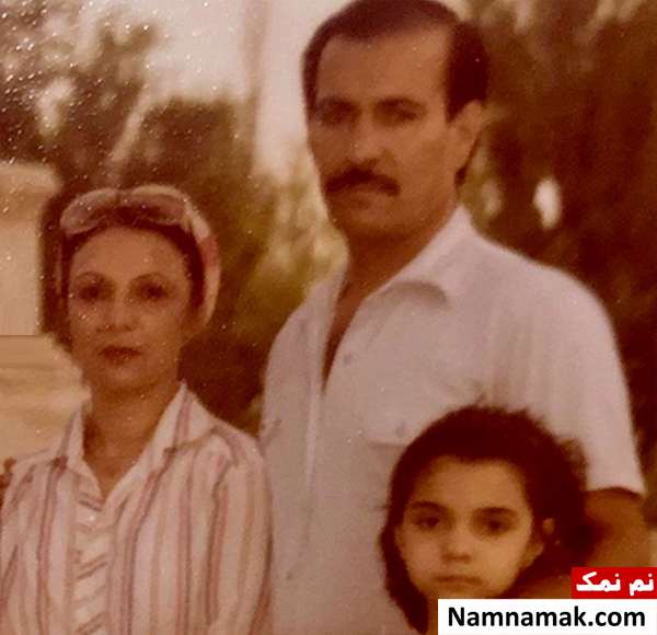 دل نوشته غم انگیز الهام پاوه نژاد در سالگرد فوت پدرش کودکی الهام پاوه نژاد در کنار پدر و مادرش