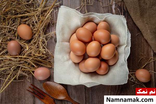 با یه لیوان آب سن تخم مرغ رو تشخیص بده + آموزش از کجا سن تخم مرغ را بفهمیم؟
