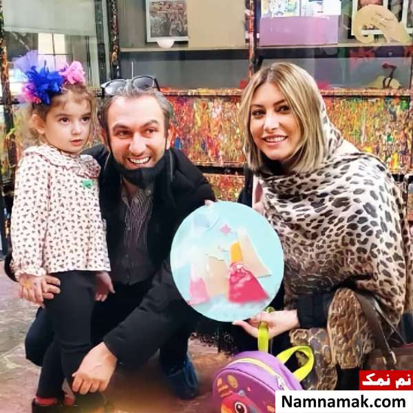 جشن تولد فریبا نادری فریبا نادری با همراه همسر و دخترش