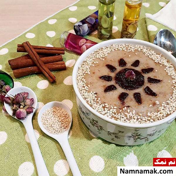 تزیین حلیم با کنجد