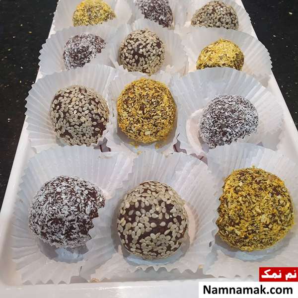 طرز تهیه توپک خرمایی با بیسکوییت مقوی و خوشمزه برای افطار تزئین توپک خرمایی