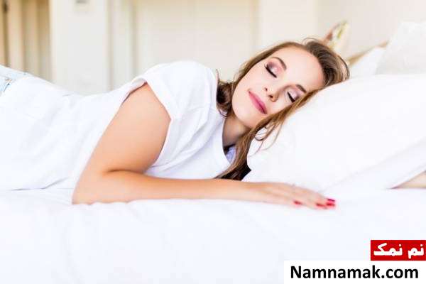 مهم ترین رازهای زیبایی که هر خانمی باید بداند! استفاده از بالشت ابریشمی برای پوست