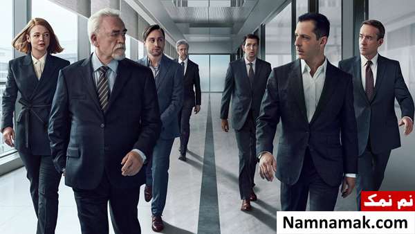 برندگان جوایز گلدن گلوب 2022 قدم زدن شخصیت سریال Succession در راهرو شرکت در پوستر این سریال