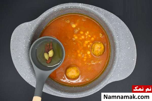 افزودن هل و دارچین جوشیده شده