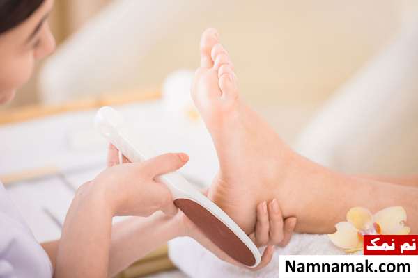 روش مرطوب نگه داشتن کف پا برای جلوگیری از خشکی پا