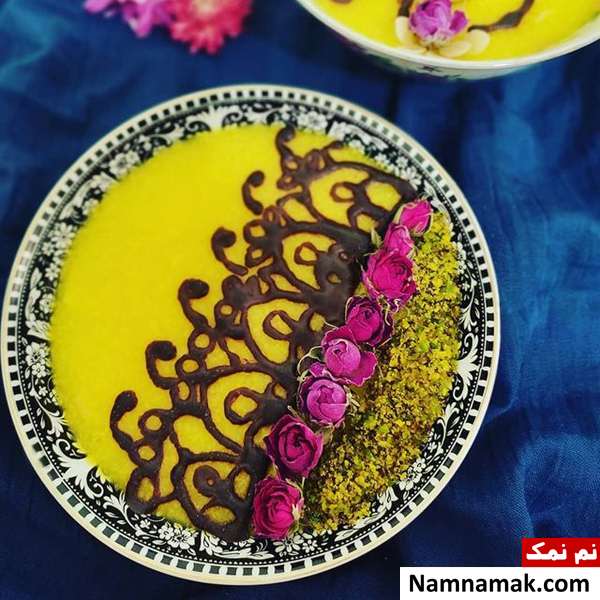 تزیین شله زرد با گل محمدی ، پودر نارگیل و دارچین